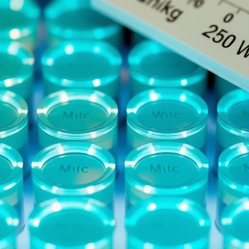 中国科学家在《自然》发表塑料基有机电池技术，能量密度达250 Wh/kg(图1)