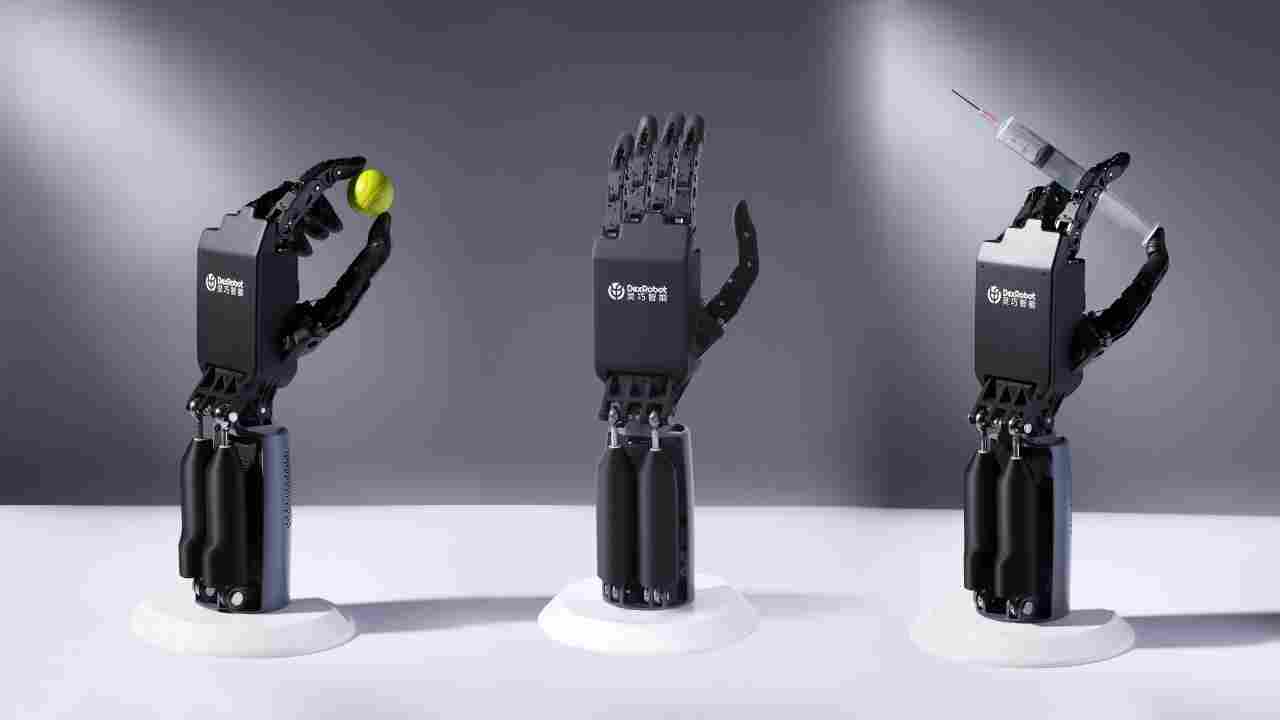 DexHand021 Pro CES 2026 首秀：以高性能高性价比重新定义科研级灵巧手标准