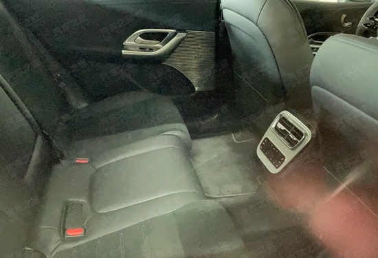 预计年内发布 奔驰GLC EV内饰谍照曝光