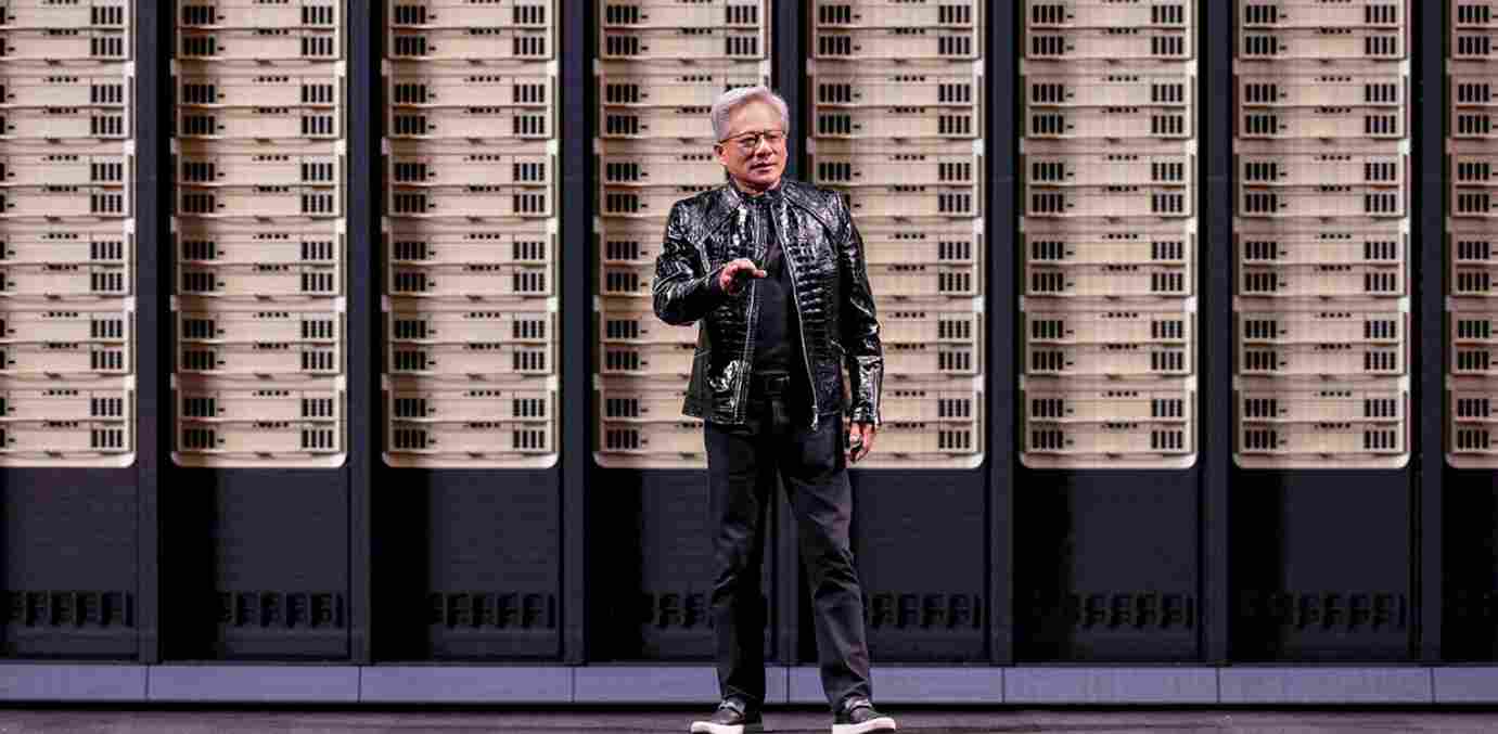 英伟达CEO黄仁勋在CES展示自动驾驶汽车新软件