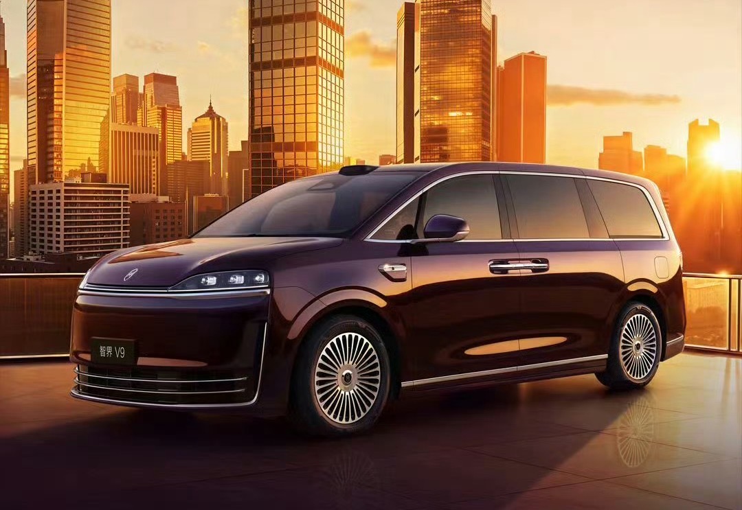 鸿蒙智行“下场”，首款MPV杀入50万级