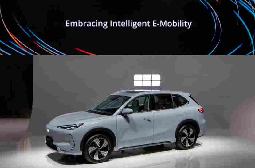 中国车企组团攻坚欧洲，背后藏着什么破局密码？