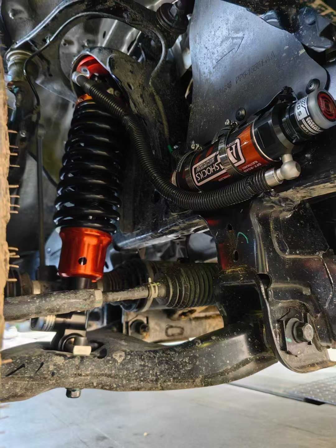 双向调节氮气减震