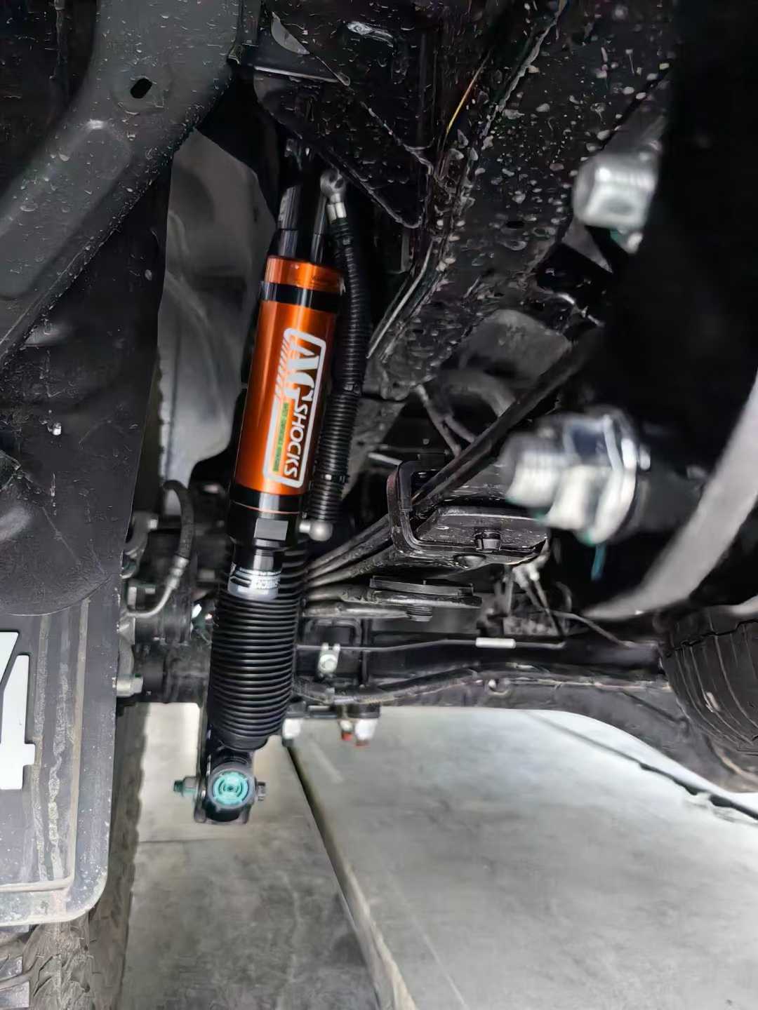 双向调节氮气减震