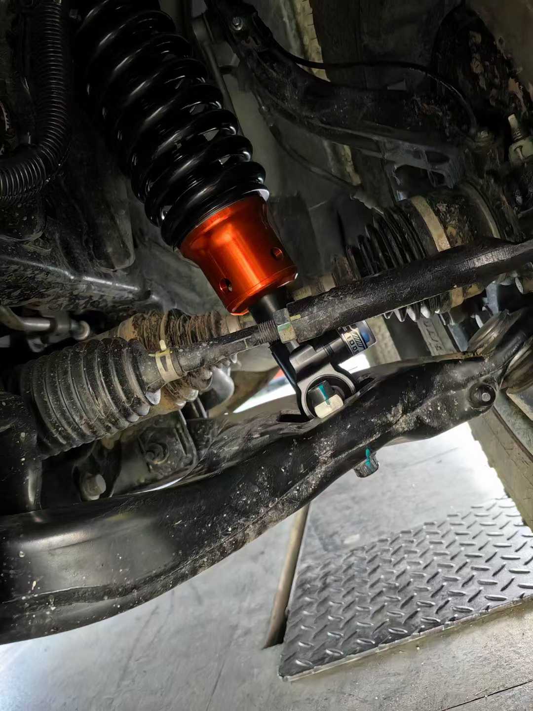 双向调节氮气减震