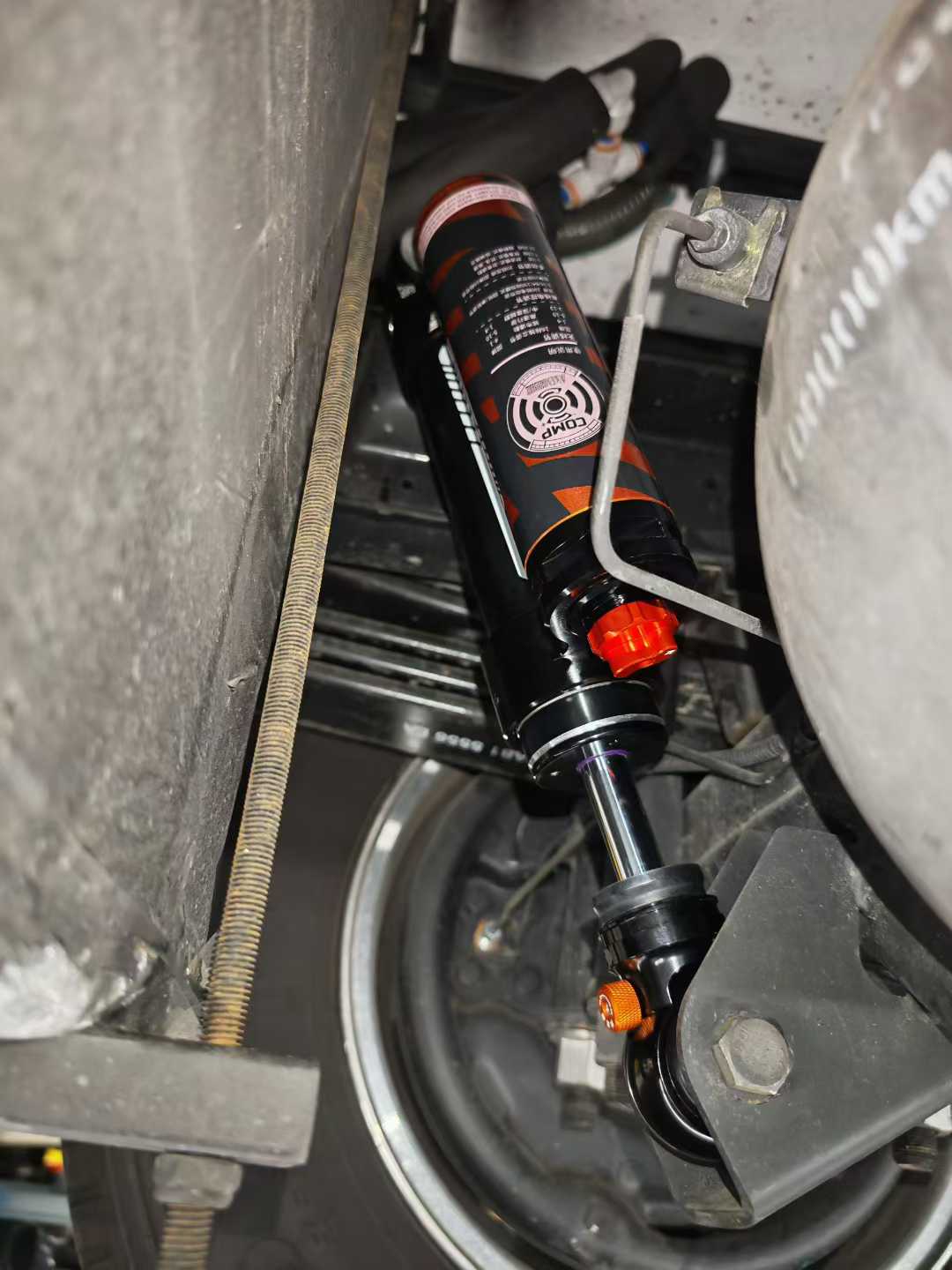 AGshocks氮气减震