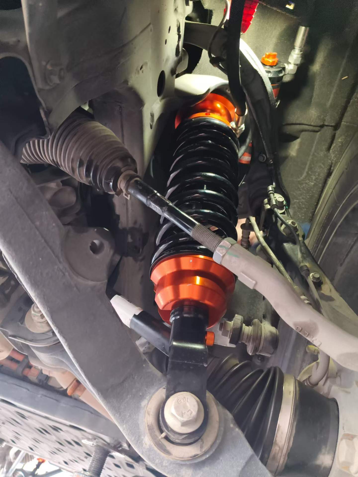 手调版氮气减震器