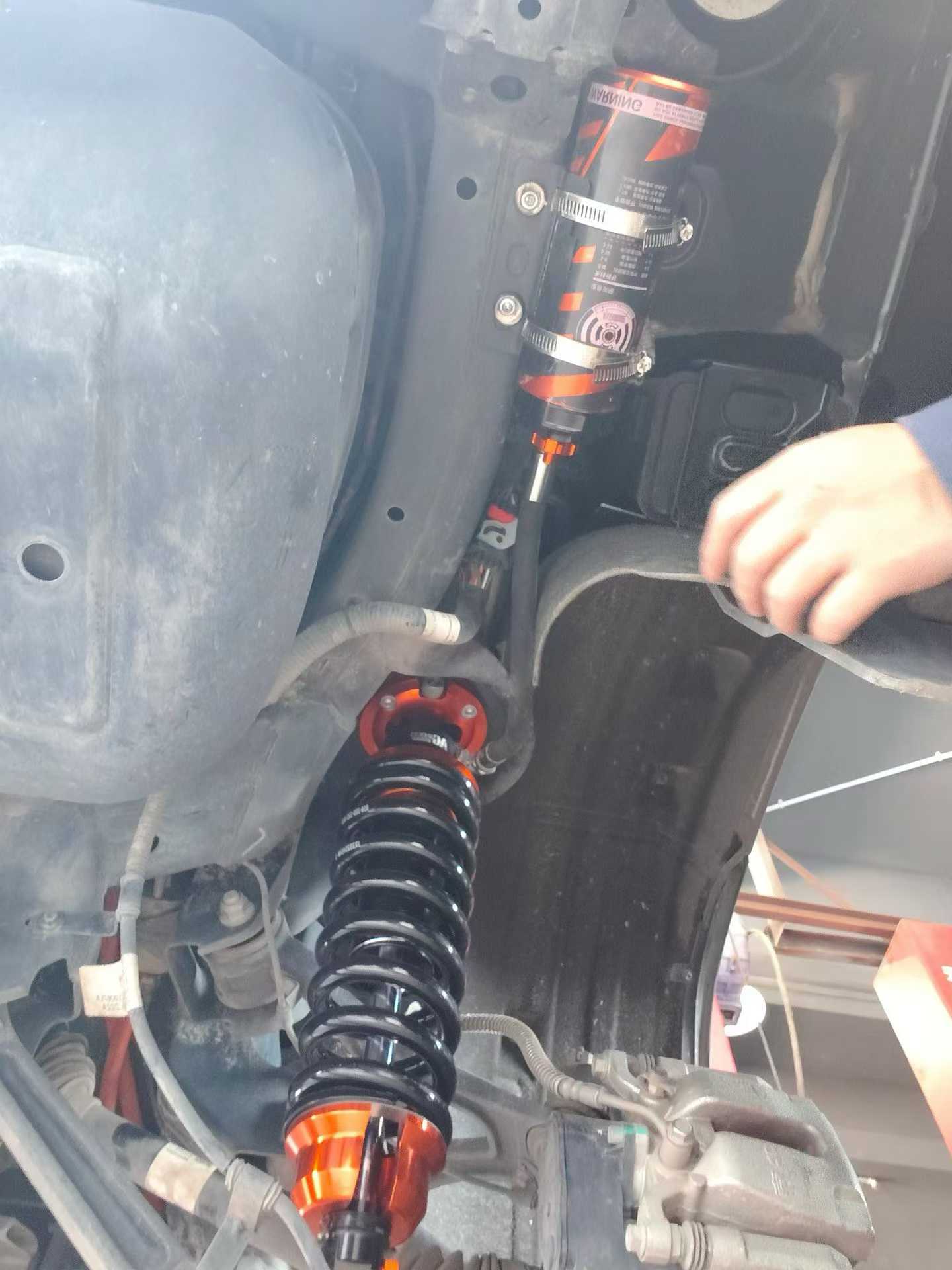 手调版氮气减震器