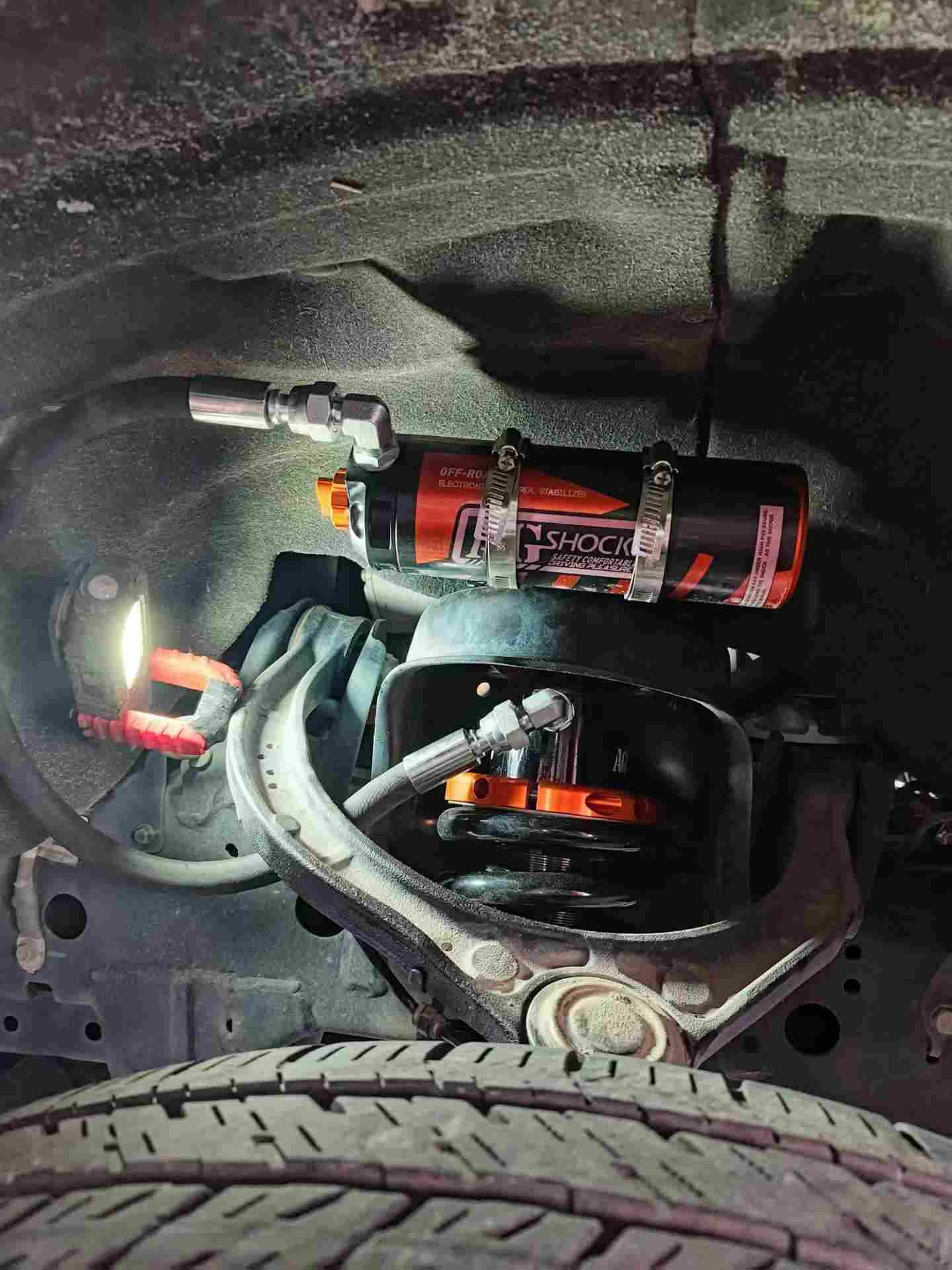 手调版氮气减震器