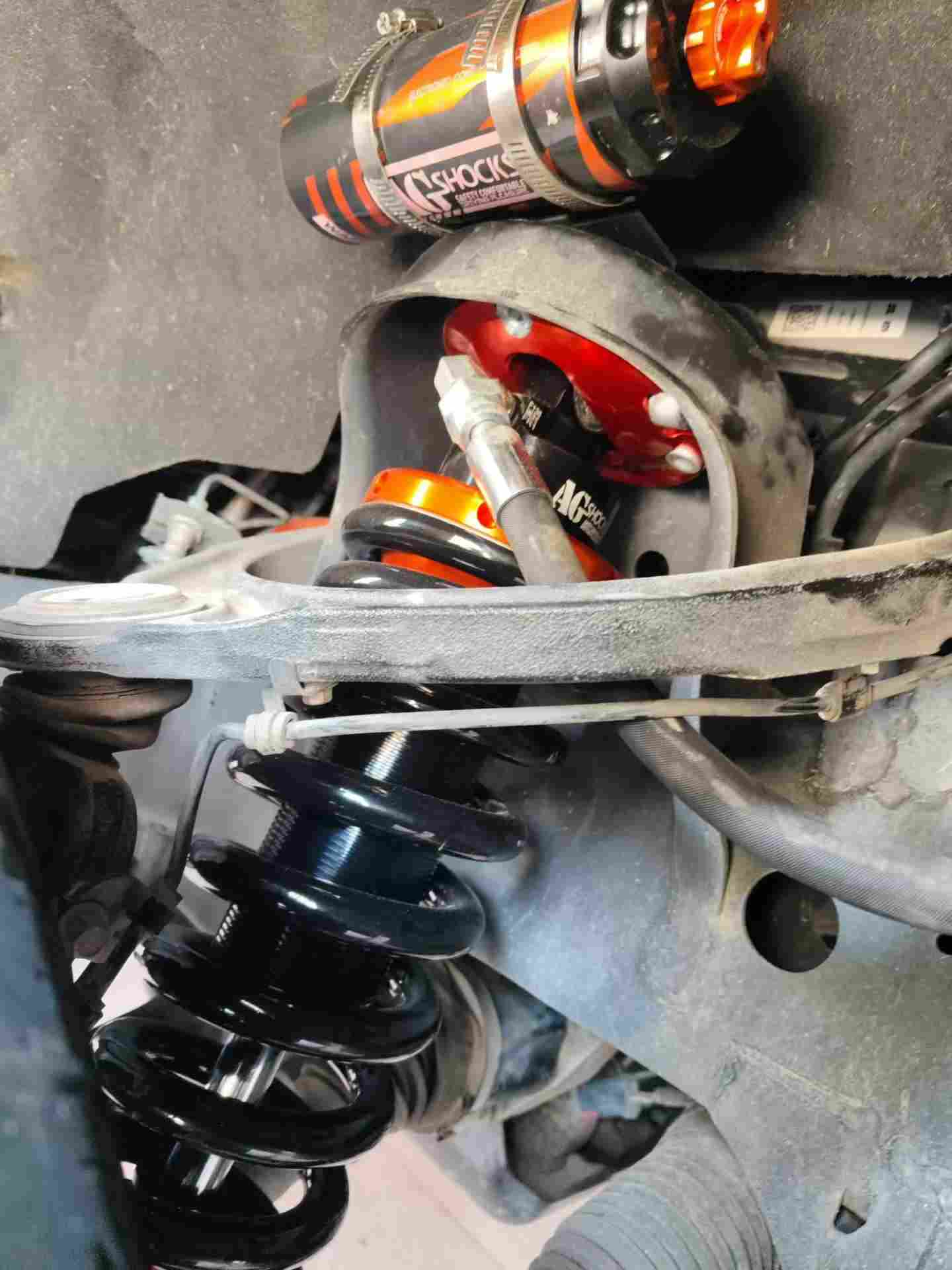 手调版氮气减震器